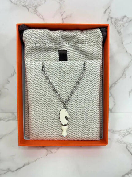 Hermes Cavalier necklace Blanc