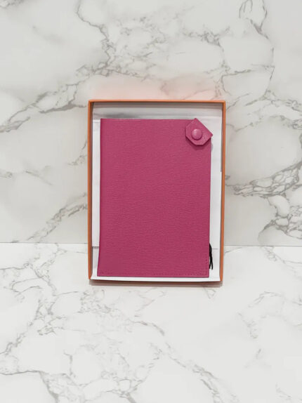 🌟Hermes Porte-Passeport Tarmac Passport Holder Chèvre Chamika  Rose Shocking 5R🌟