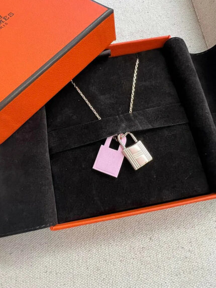 Hermes O Kelly pendant  Necklace PHW