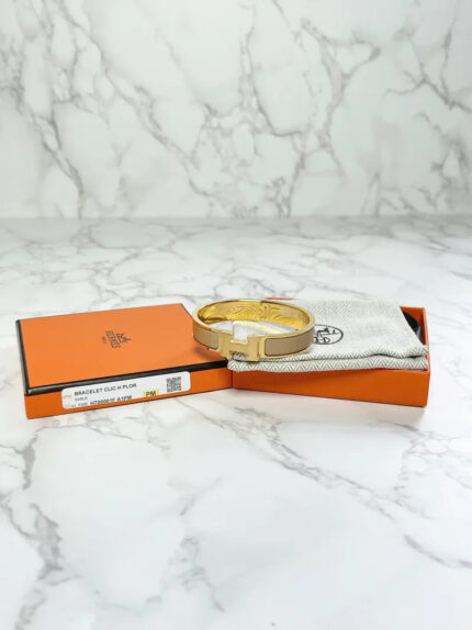 ❤️Hermes Clic H Bracelet  Sable GHW PM Size