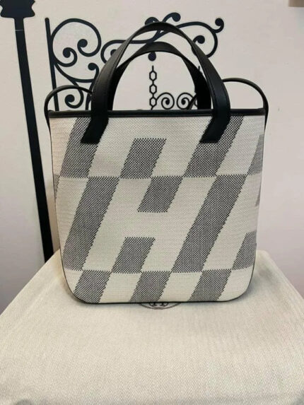Hermes Cabas H en Biais 40 bag Écru/Noir/Noir